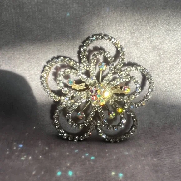 Vtg 60s‎ 70s Aurora Borealis Clear Rhinestone Flower Brooch Pin Silver Jewelry
