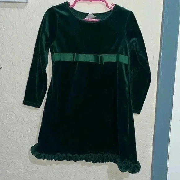 Kids studio girls green velvet dress holiday Christmas size 4/5 ruffle hem