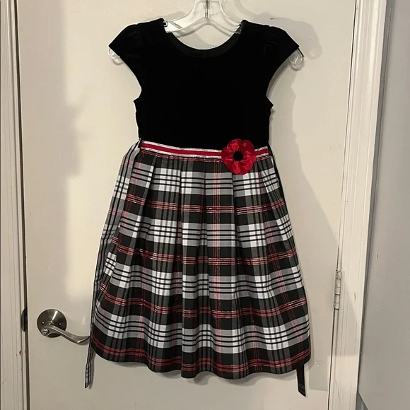 Jona Michelle holiday dress size 8 black velvet bodice white red silver skirt.