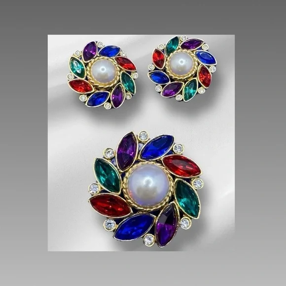 Vintage brooch and clip on earring set