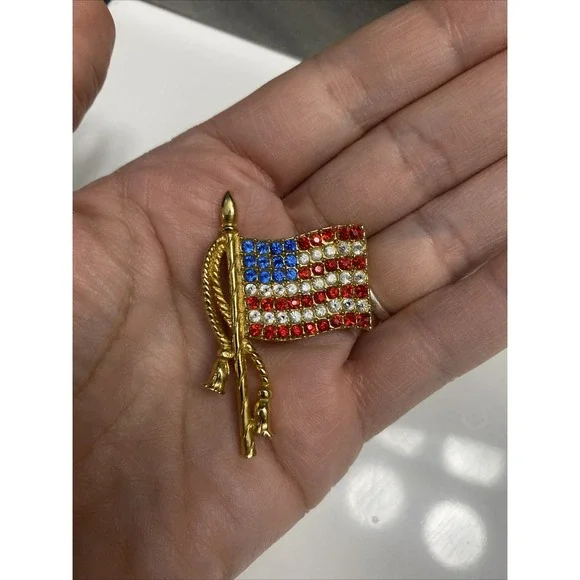 OTC‎ International Jewelry Red White & Blue Rhinestone American Flag Brooch
