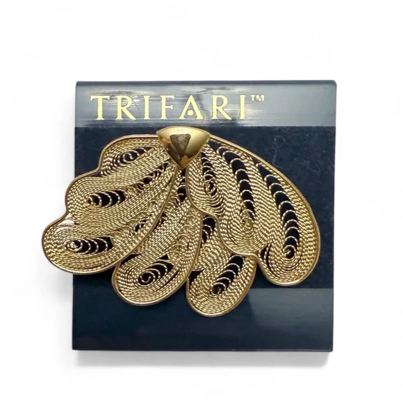 Vintage Trifari Filigree Fan Goldtone Brooch Pin Unsigned.