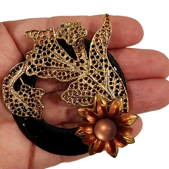 Vintage filigree brooch pin black gold flower leaf gold tone  A0220