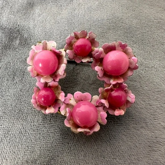 Vtg Pink Enamel Flower Wreath Brooch Gold Tone Plastic Beads Pin Spring Kitsch
