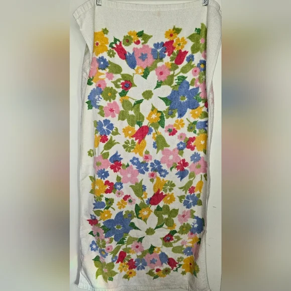 Vintage Flower Power Bath Towel