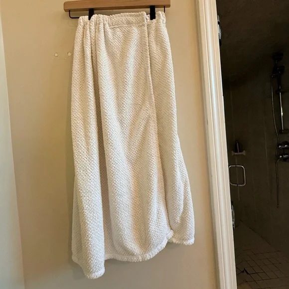 Elegant White one size Velcro towel dress