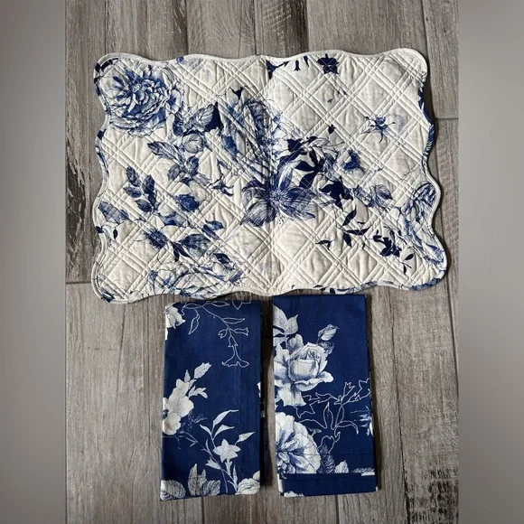Williams Sonoma Blue and White Rose Placemat (1) and  napkins (2)