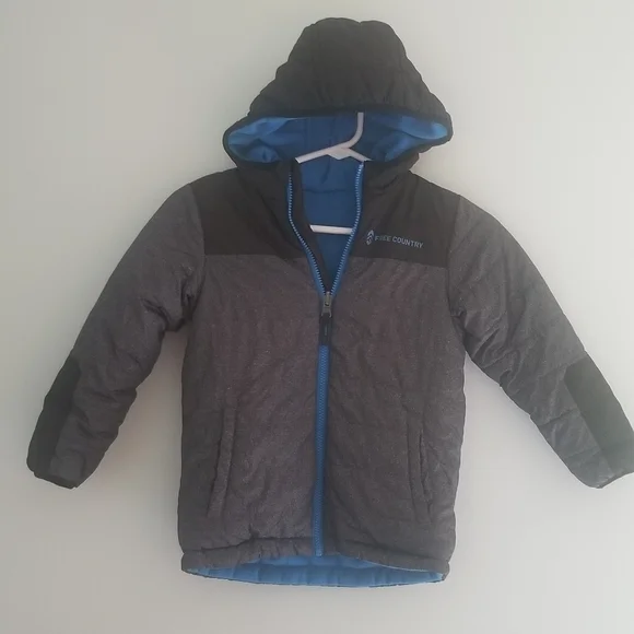 Boy's Free Country Reversible Hooded Puffer Jacket. Size M 5/6. 100% Polyester.