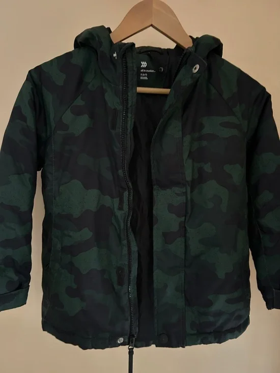 All In Motion Boys Camo Jacket Size 6/7 Lightweight Water Resistant Top-Layer