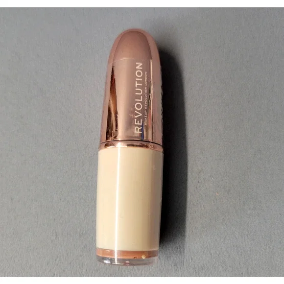 Makeup Revolution Soph x Revolution Lipstick Syrup Shade‎ Nude Bullet New London