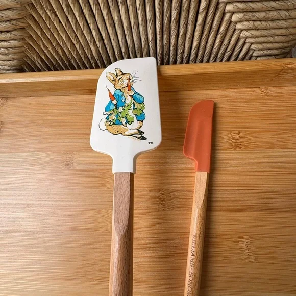 Williams Sonoma Bunny-Graphic White spatula and Orange small Spatula Set. (2)