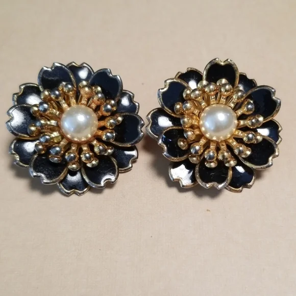 Vintage Floral Faux Pearl Clip Earrings Gold Tone