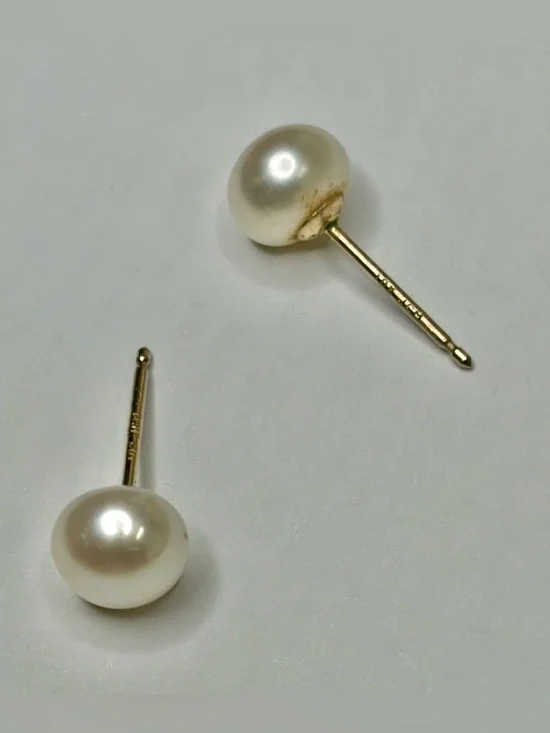 Vintage Pearl & 10k Gold Stud Earrings Coastal Grandma VTG Retro Classic Elegant