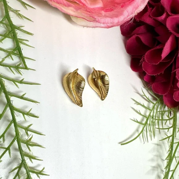VINTAGE⚜️14K GF Gold Leaf Stud Earrings - Wells