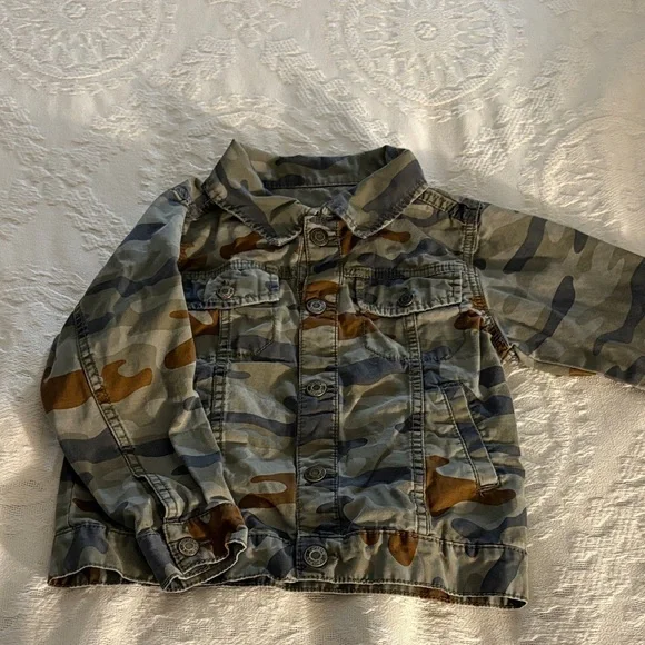 Gently loved Camouflage Unisex Kids Camouflage Jacket