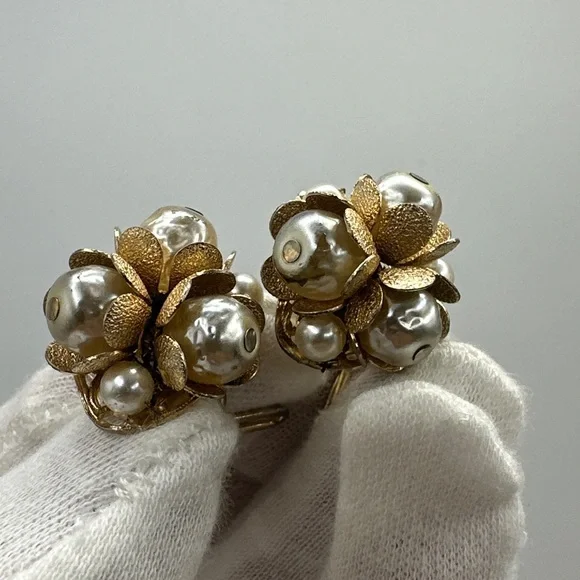 Antique Wingback Earrings Imitation Pearl‎ 1940’s PAT 2414382 #553