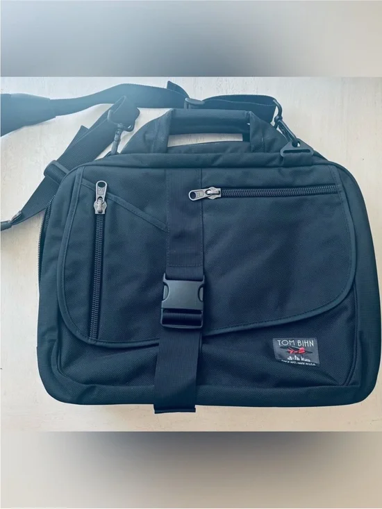 Tom Binh Black Laptop Bag