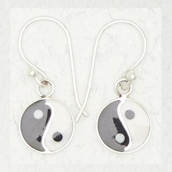 Chic Yin Yang Dangle Earrings in Black and White