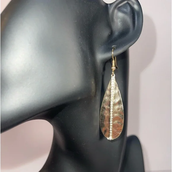 NWOT Gold Tone Leaf Earrings With Rhinestones