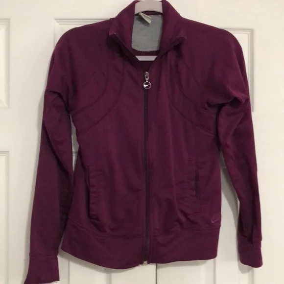 Nike girls full zip jacket size 4-6 plum purple color. Fall school FINAL‎ PRICE