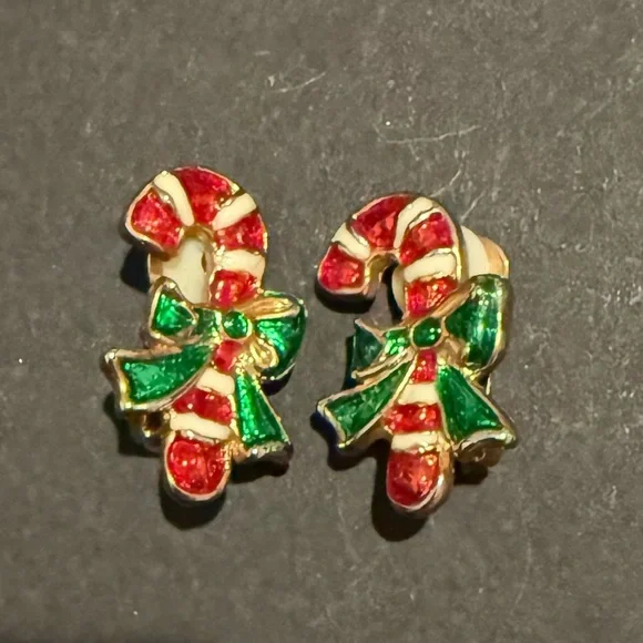 🎄 Enamel Candy Cane Clip-On Earrings – Festive Holiday Jewelry 🎄
