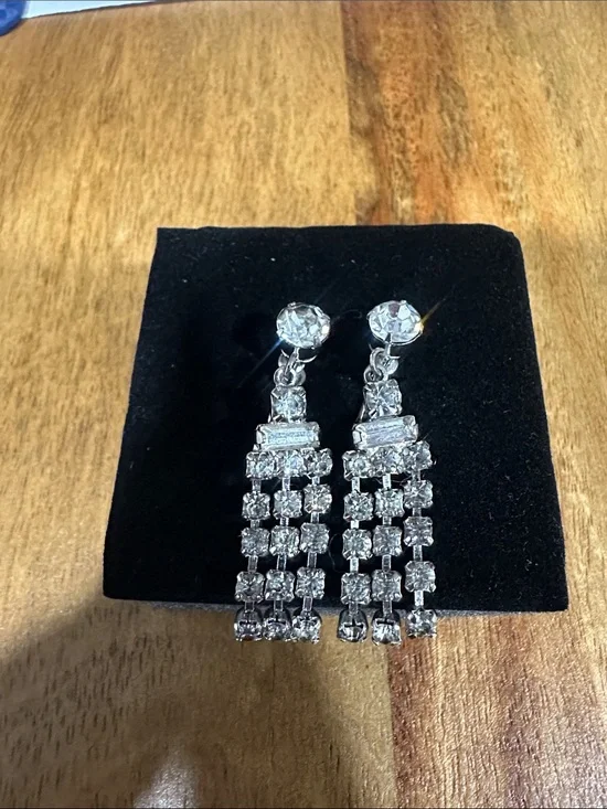 Vintage 1950s Rhinestone Waterfall screw on earrings