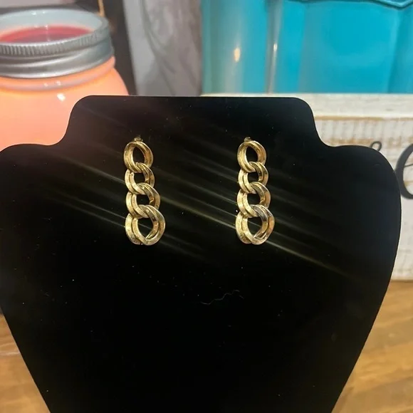 Vintage Monet Earrings Goldtone Dangle Drap link Costume Jewlery 1.5