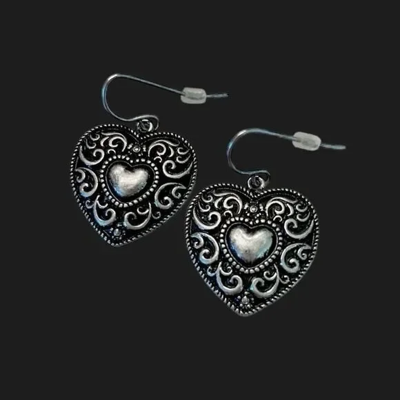 Western Vintage-Style Heart Dangle Earrings – Ornate Silver Filigree