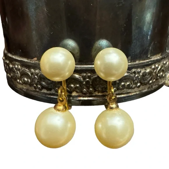 Vintage 1950s Faux Pearl Clip On Earrings