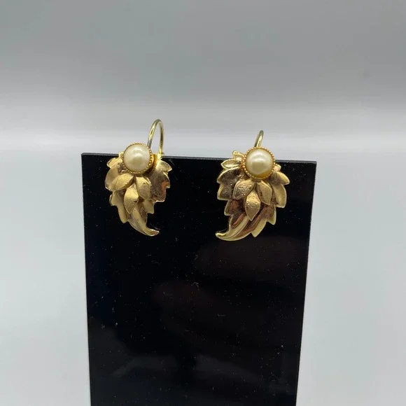 Vintage Gold Tone‎ Leaf Faux Pearl Leverback Earrings Botanical Jewelry