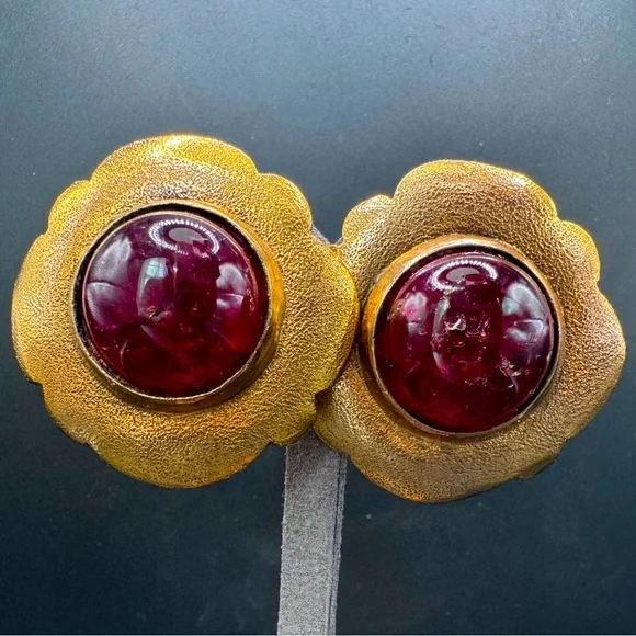 LOT 1624 24K gold plated CHANEL vintage clip on earrings gripoix burgundy