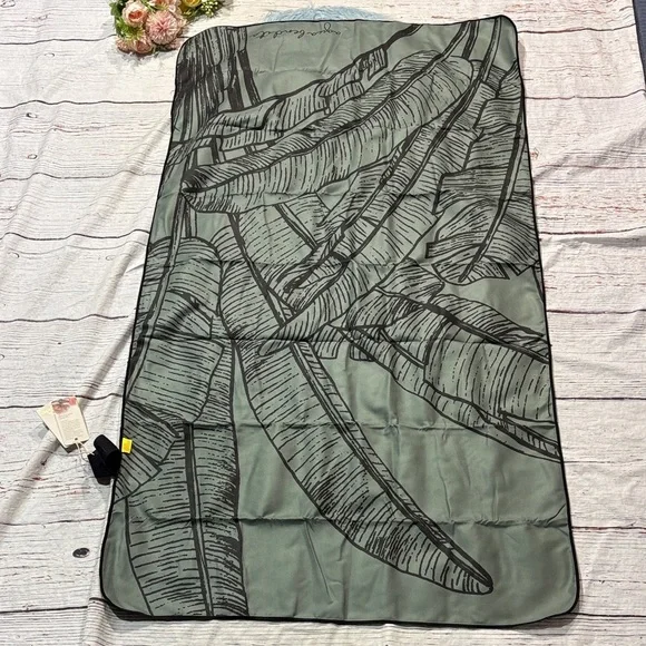 NWT Agua Bendita Adam Verde Leaf Tropical Beach Towel