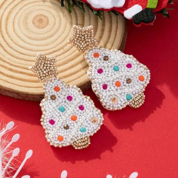 CHRISTMAS TREE White &  Multi‎ Colored Seed Bead Earrings NWT