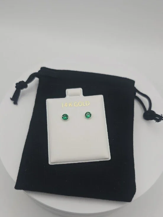 Beautiful 14K Gold CZ Emerald Green Small Stud Earrings (NWOT)✨️💚✨️