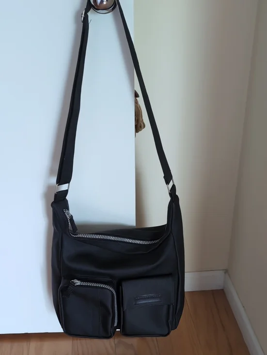 Kenneth Cole Shoulder Bad
