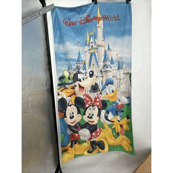 Vintage Disney Castle Beach Towel Mickey Minnie Friends 100%‎ Cotton Resort