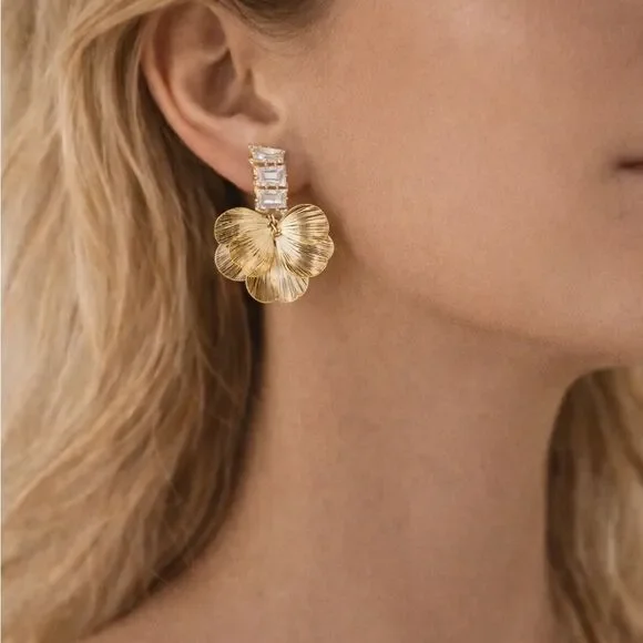 Gold Floral Petal Drop Earrings - Elegant Women's Jewelry R342