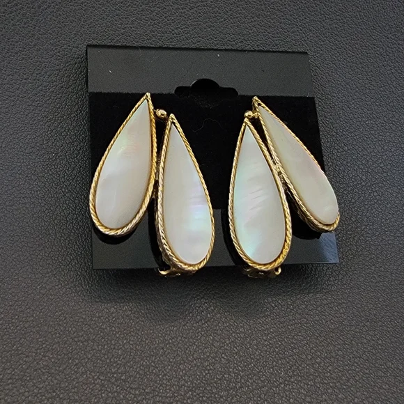 Vintage Mother of Pearl Teardrop Clip-On Earrings – Iridescent Double Drop, Gold