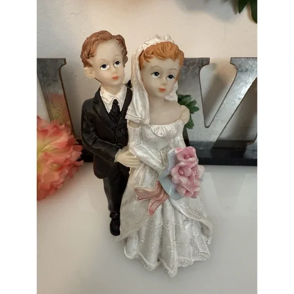 Vintage Shabby Chic Wedding Bride and Groom Resin‎ Wedding Cake Topper 5.5