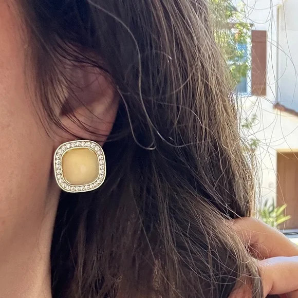 Vintage Style Cream and Gold Stud Earrings