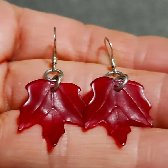 DARK RUBY RESIN MAPLE LEAVES .925 HOOK DROP DANGLE 1.5