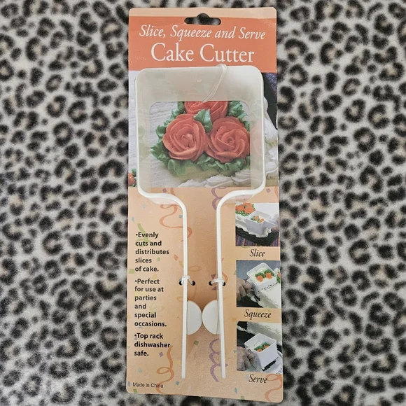 Vintage Slice, Squeeze, and Serve Plastic (Approx. 3