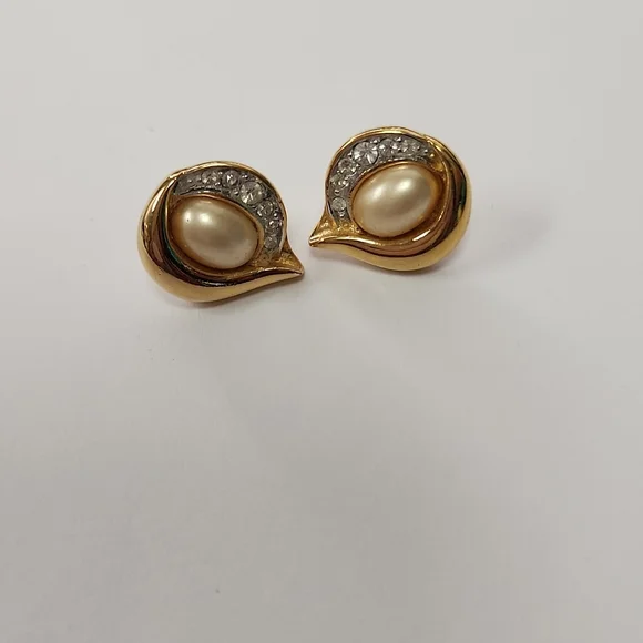 Vintage gold tear drop pearl & diamond earrings