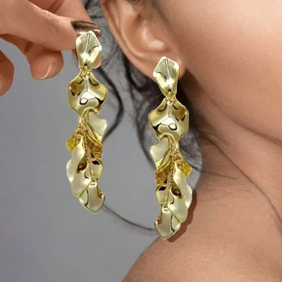 3for$20 1 Pair Fashion Exaggerated Rose Petals & Leaves Dangle Earring