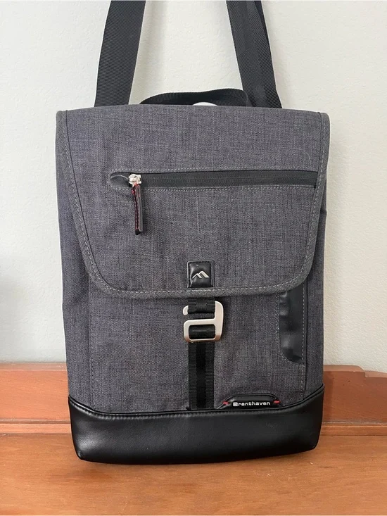 Brenthaven Collins Vertical Messenger Bag for Surface Pro