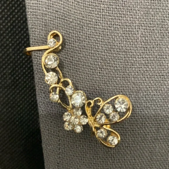 Gold tone Ear Cuff clip-on earring with butterfly & flowers for 1 ear