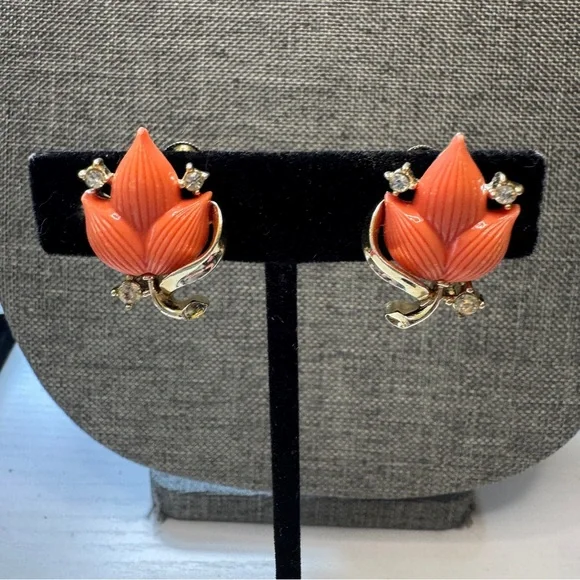 Vintage Lisner Coral Thermoset Lucite & Rhinestone Clip-on Earrings