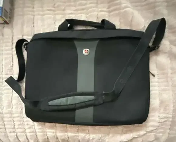 Wenger SwissGear Legacy Slimcase 17