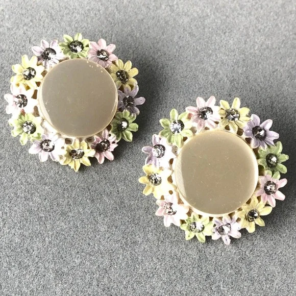 Vintage Screw Back Earrings Japan Carved Plastic‎ Flower Faux Pearl Rhinestones
