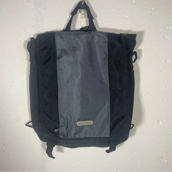 Solaire laptop backpack